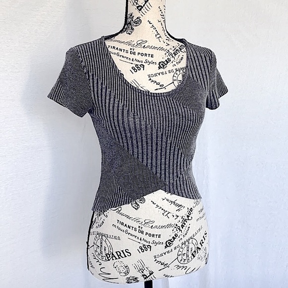 Charlotte Russe Hi-Lo Crop Top - Picture 2 of 3